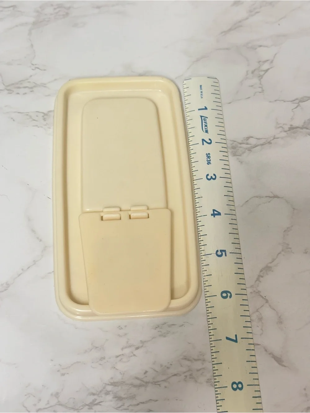 Rubbermaid Food Storage Lid with Built-In Pour Spout
